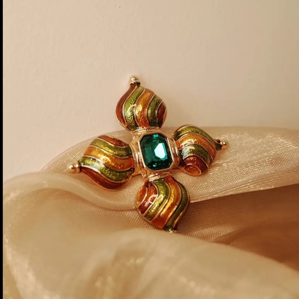 Fashion Jewelry Tribal Style Brooch with Synthetic Green Stone